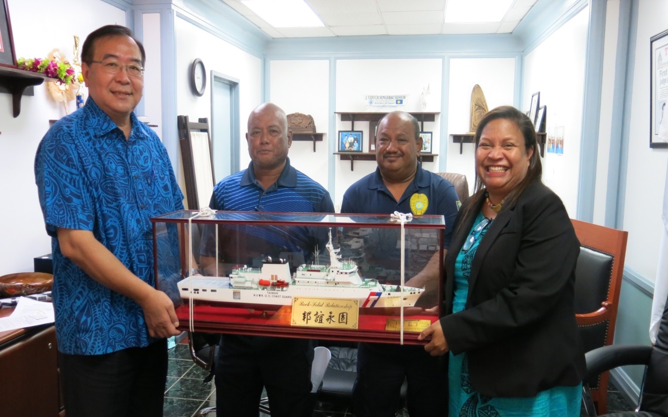 本署蔡副署長率團赴帛琉共和國結合「巡護八號」船辦理敦訪活動