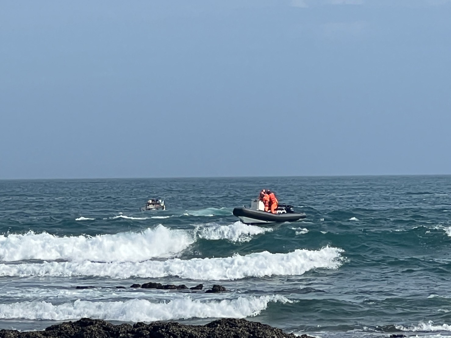 颱風外圍影響SUP8船9人飄往外海 澎湖海巡即時救起