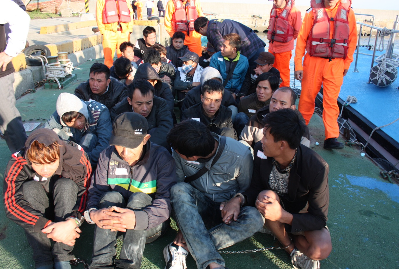 2015年4月14日，本署新竹海巡隊於新竹外海3.9浬處查獲1艘中國大陸籍木殼船載有23名越南籍偷渡犯。