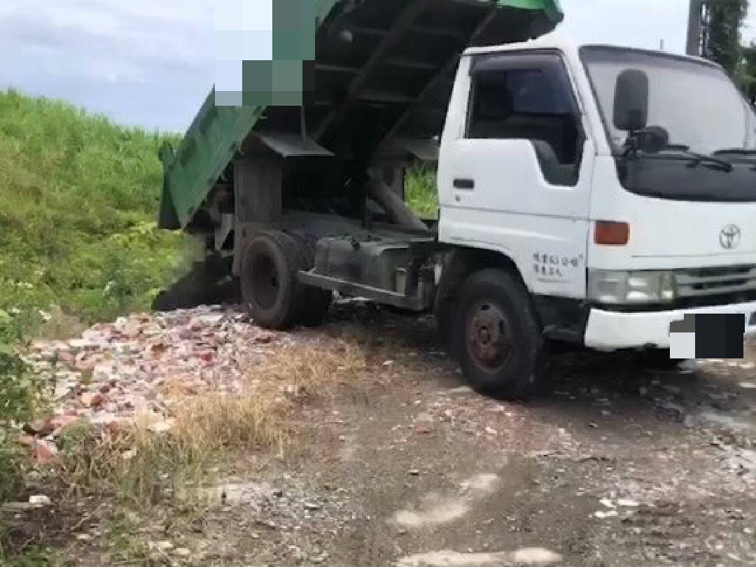 非法傾倒廢棄物之車輛
