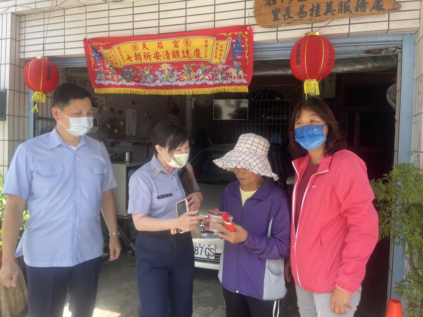 秋節送暖傳遞溫情  海巡慰問獨居老人