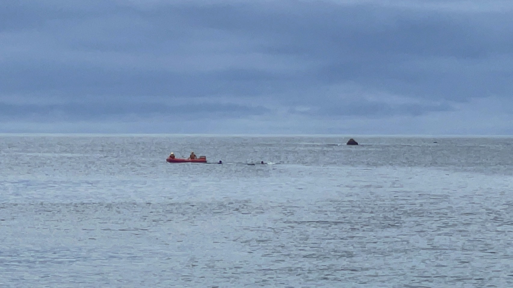 基翬泊區民眾潛水捕魚溺水，海巡警消齊力搜救