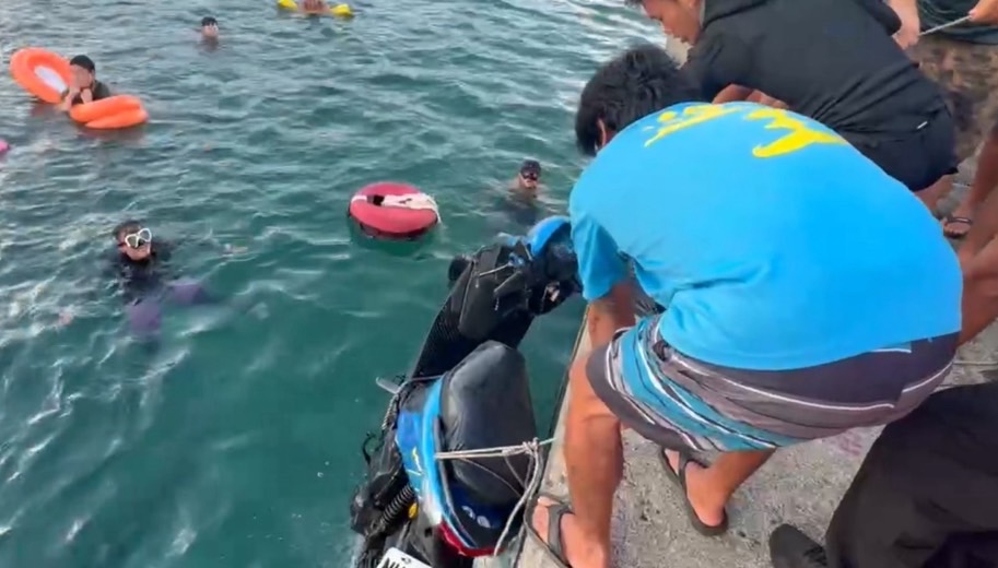 綠島中寮機車落海 海巡疾馳救援上岸