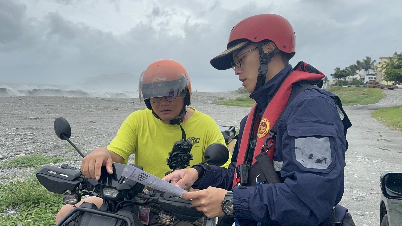 氣象署解除陸警 臺東縣政府劃定管制區尚未撤除 海巡署東部分署呼籲切勿擅闖