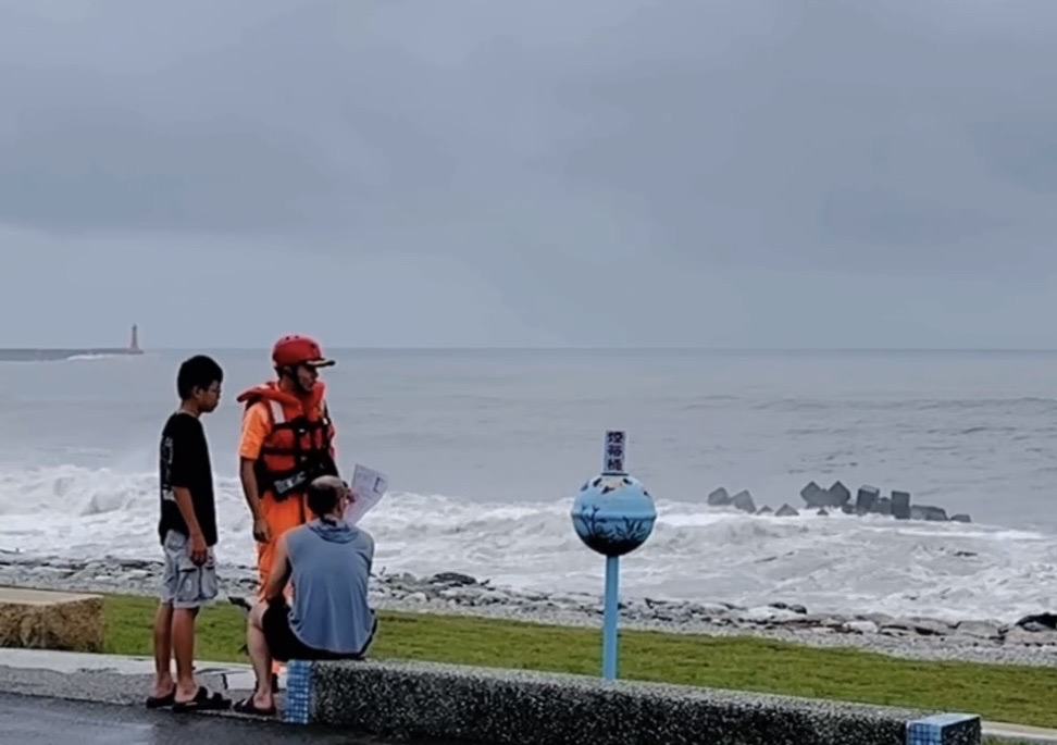 氣象署解除陸警 臺東縣政府劃定管制區尚未撤除 海巡署東部分署呼籲切勿擅闖