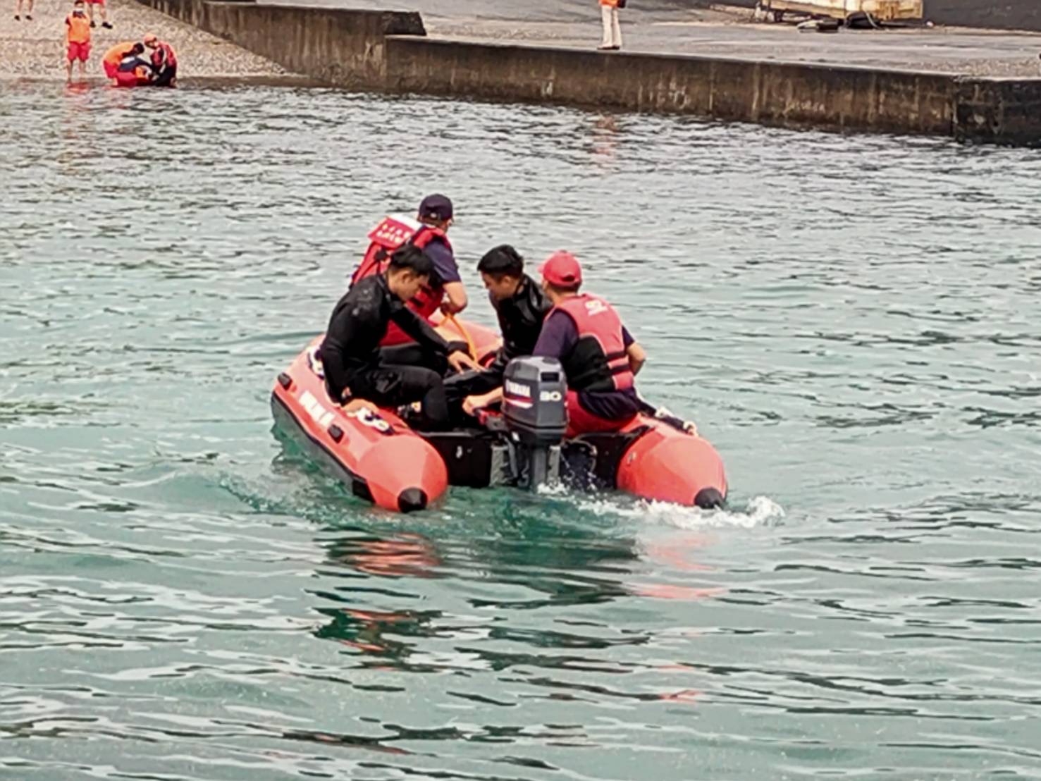 綠島海上救生協會成軍  海巡聯合救生操演