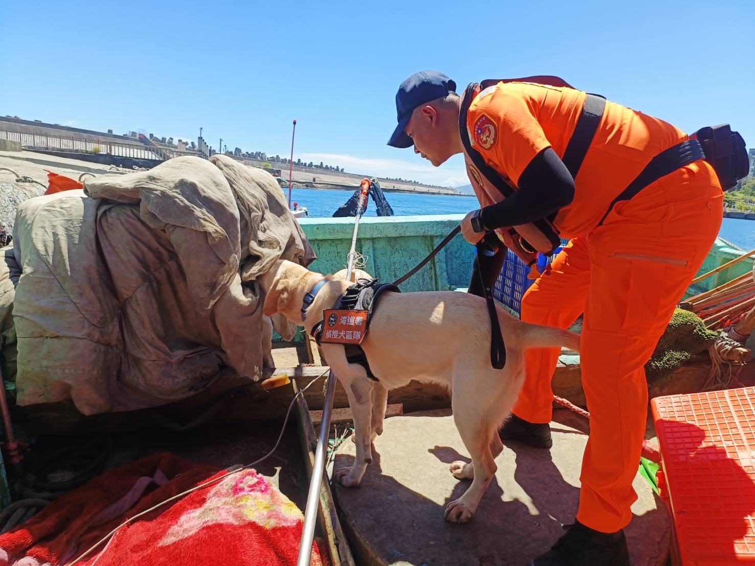 海巡中秋節威掃動員檢疫犬 加強查緝杜絕非法嚴守治安