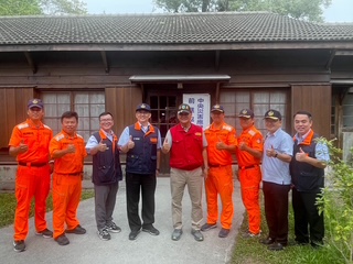 挺進光復災區的腳步——總協調官季連成與海巡並肩展現行動與溫度