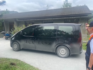 挺進光復災區的腳步——總協調官季連成與海巡並肩展現行動與溫度