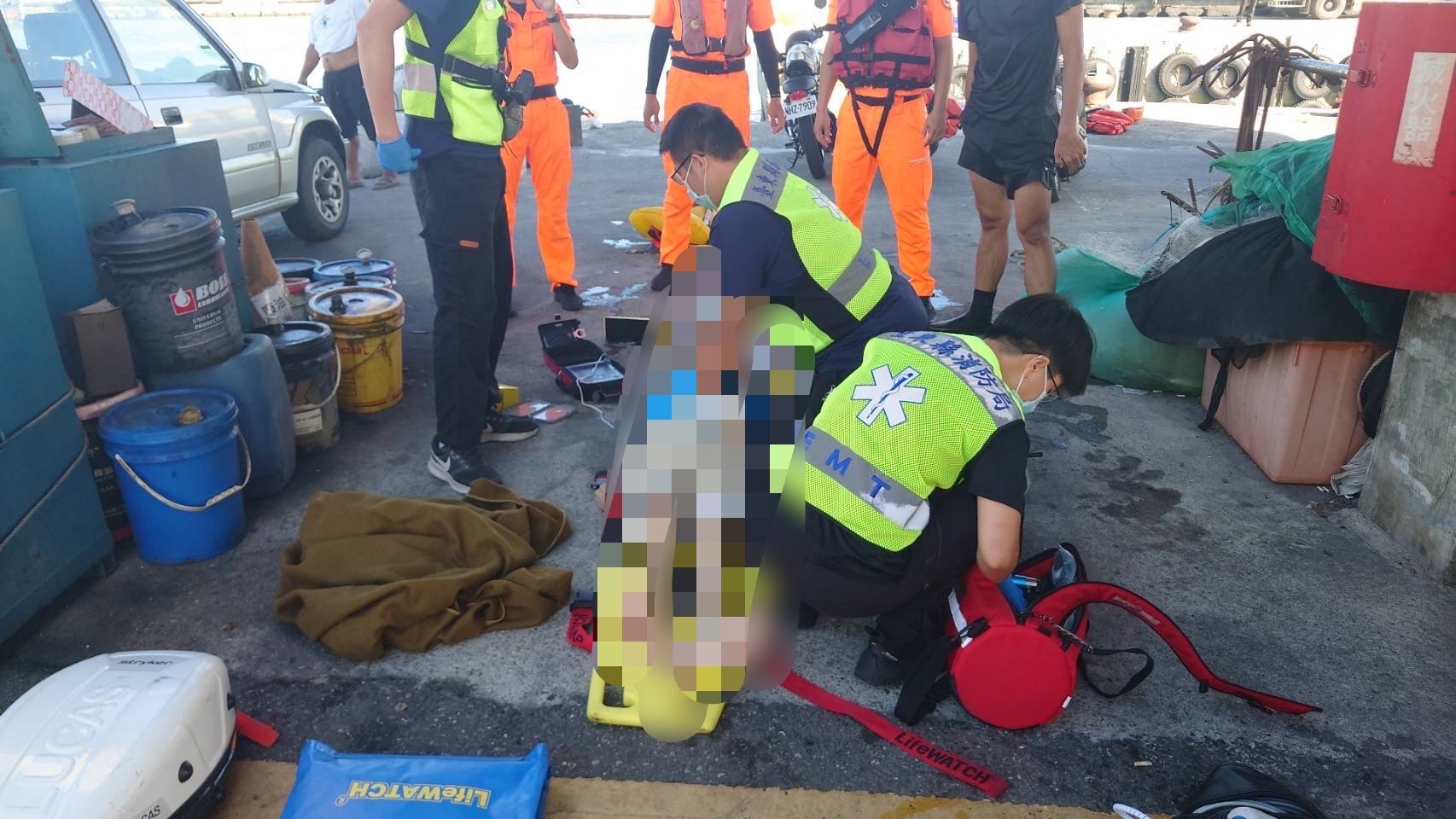  富岡漁港人車落海 海巡人員疾馳救援