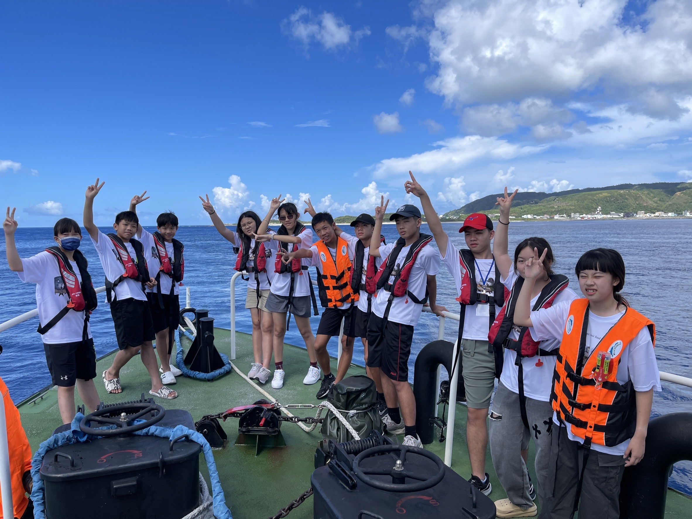 學生實施海巡艦艇巡禮