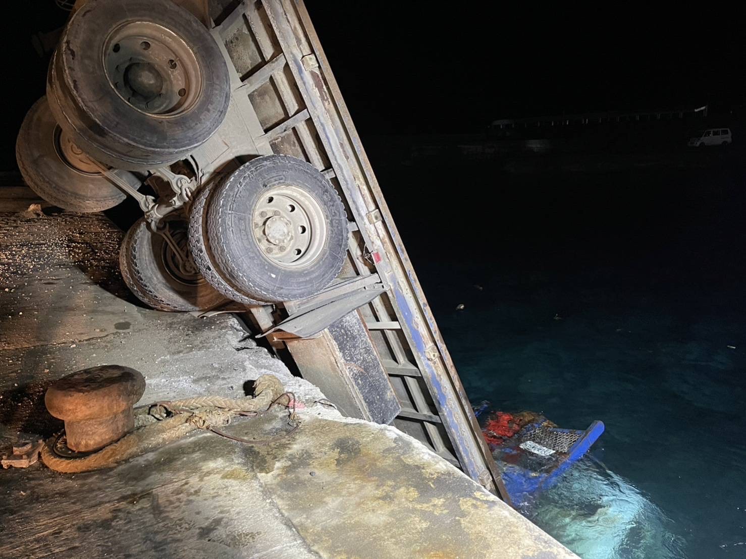 車輛落海