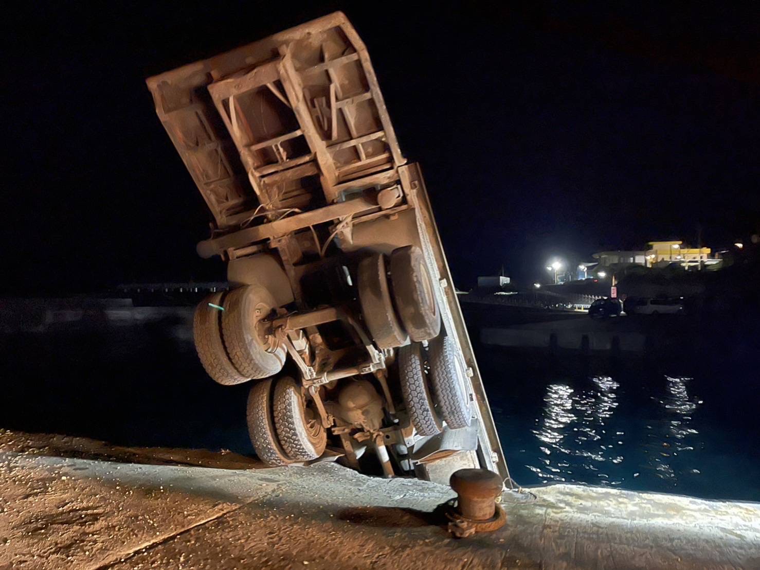 車輛落海