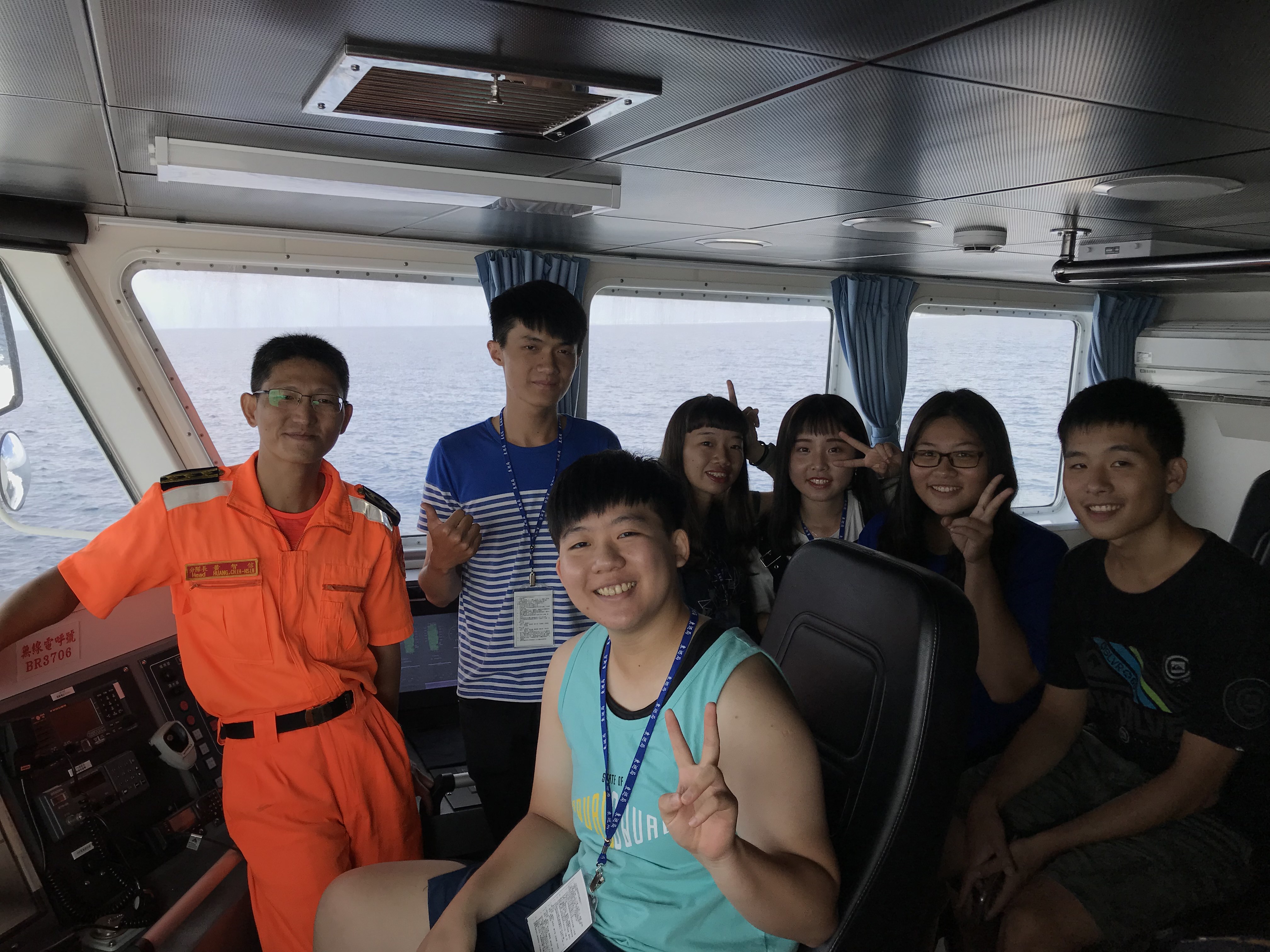 學生搭乘巡防艇體驗海上生活 學生搭乘巡防艇體驗海上生活
