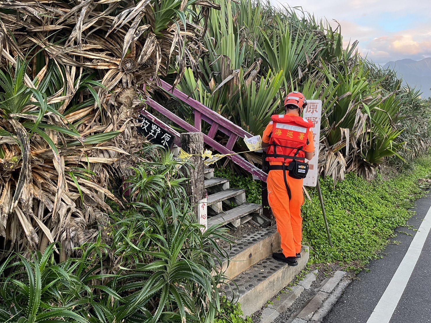 瑪娃颱風巨浪來襲 花蓮岸巡呼籲民眾勿觀浪