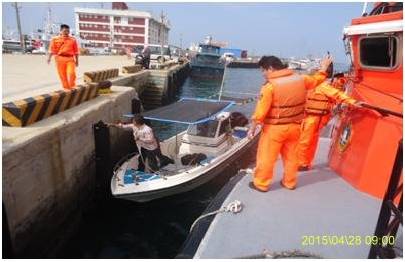 小船失動力險擱淺 　海巡速拖救平安歸
