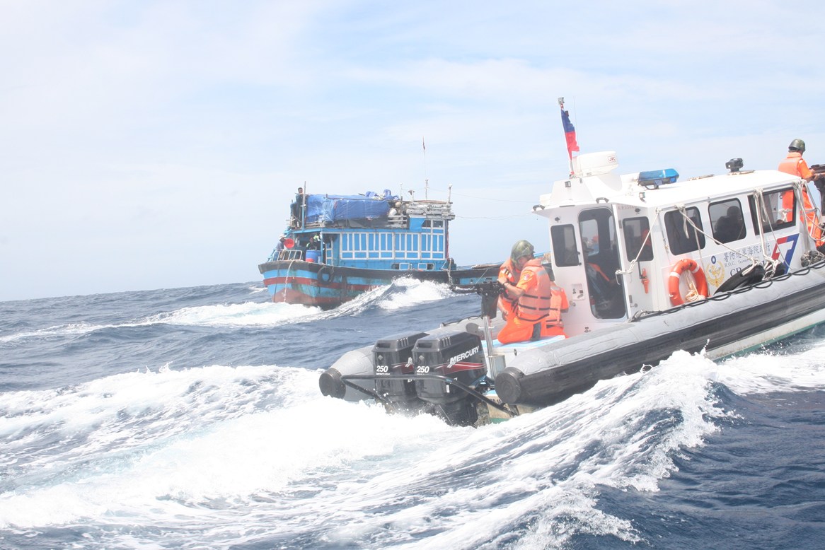 太平島海域執法任務由第五海巡隊南沙分隊負責，負責執行禁止、限制水域之偵巡及驅離，並採用「柔性勸導、和平對待」原則，貫徹、維護南海主權立場之和平政策
