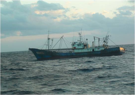 基隆海巡強力護漁 陸船難越雷池半步