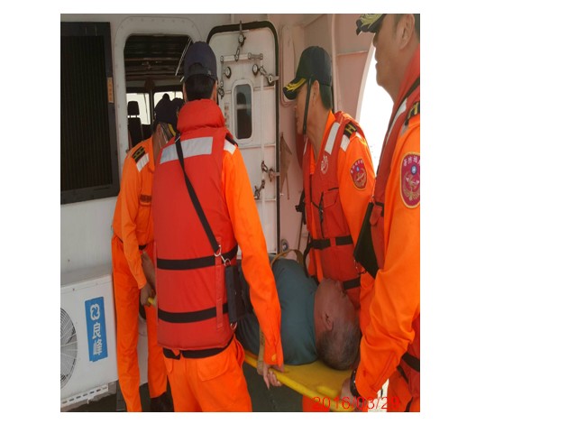 船長疑似中風 海巡急馳救援