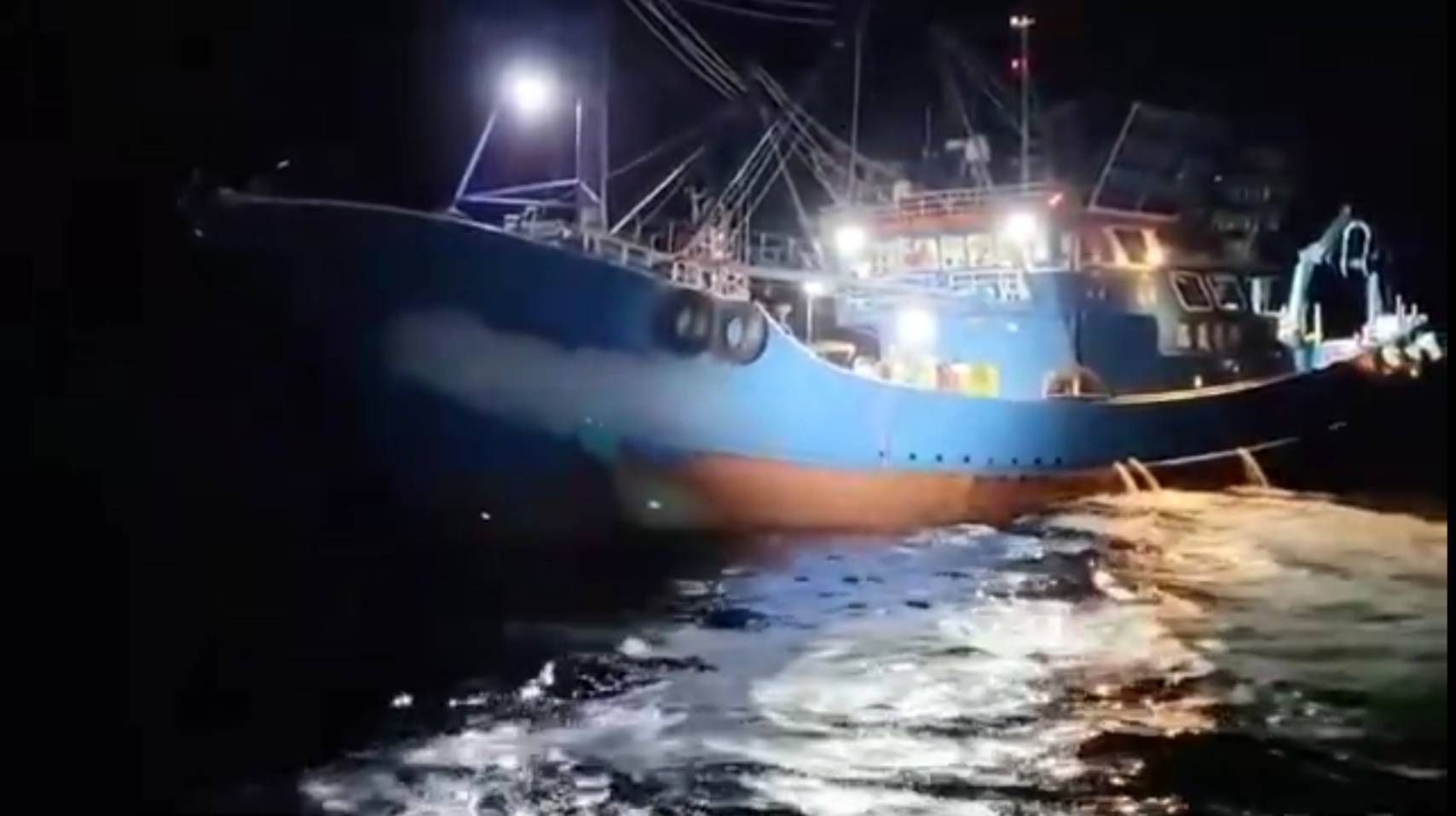 越界陸船圍網濫捕毀生態    海巡鐵腕執法護海域