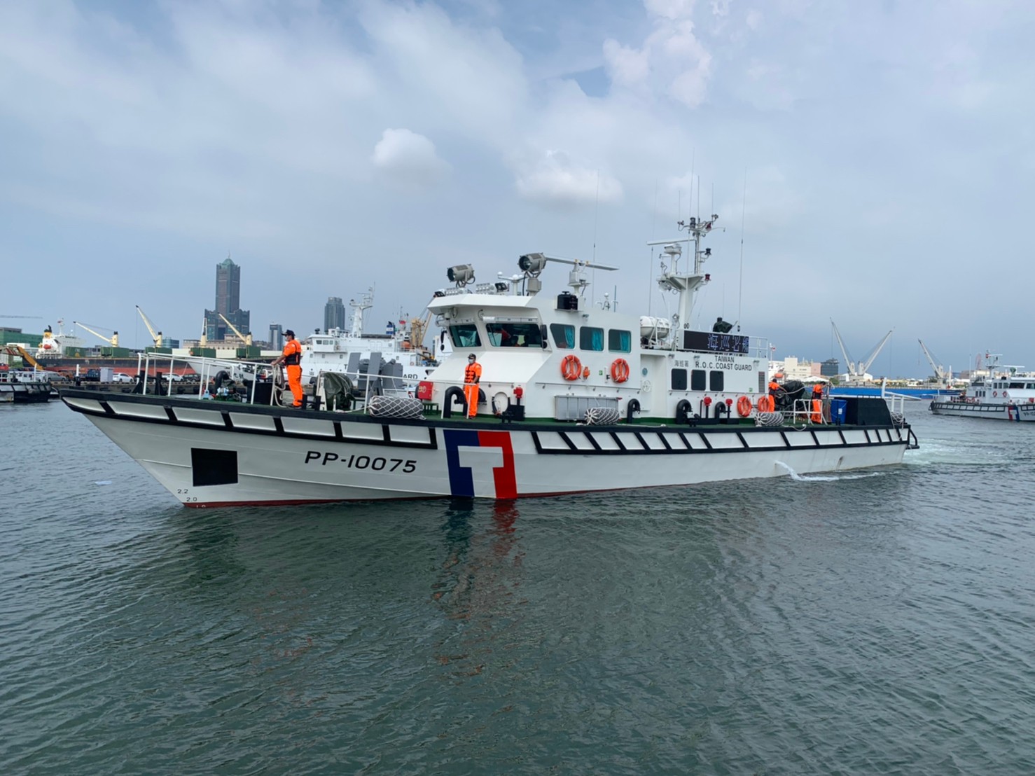 高雄海巡隊添利器 新造百噸艇加入執法