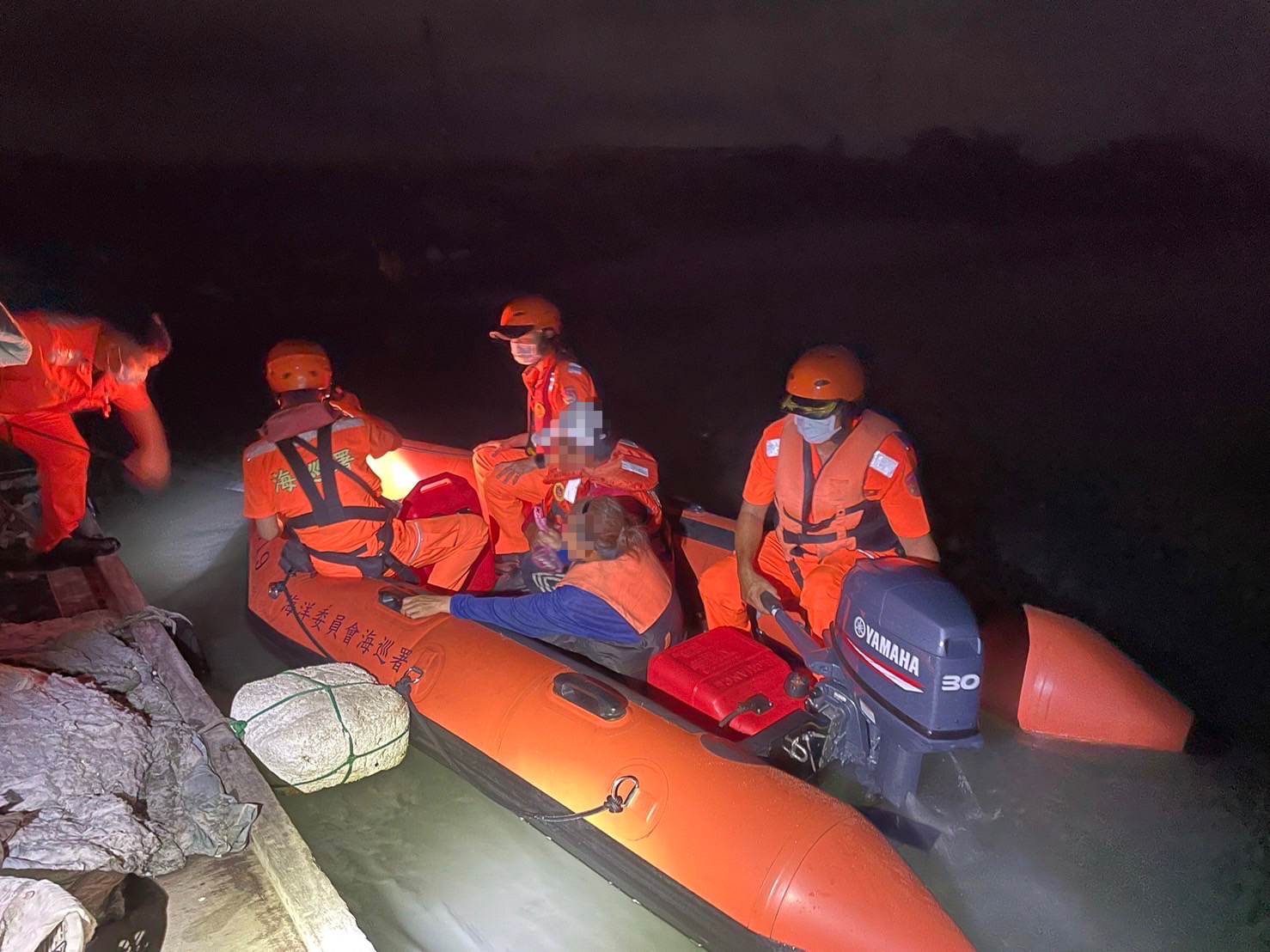 海巡紅外線熱顯像系統成功救援 臺南七股潟湖受困民眾