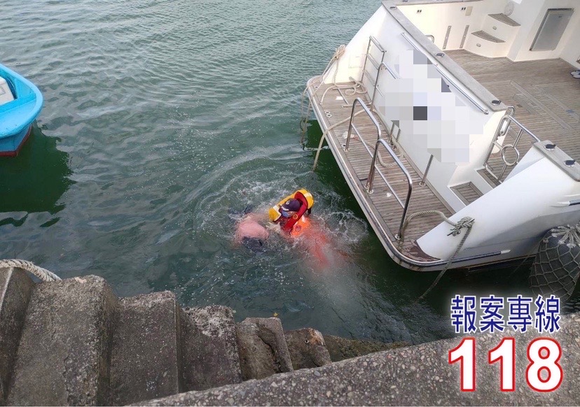 【港區民人落海 海巡即刻救援】