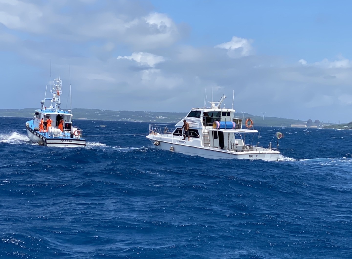 遊艇墾丁外海失動力  海巡威鯨馳援解危機