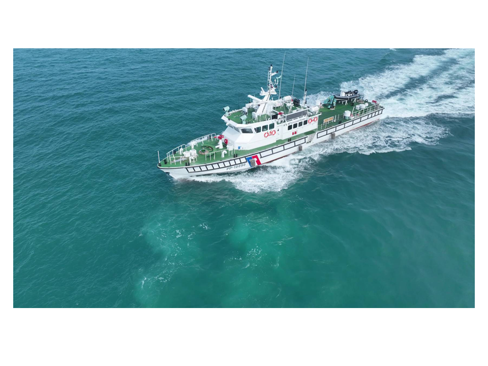 新型100噸艇噴水祈福 強化基隆海巡執法能量