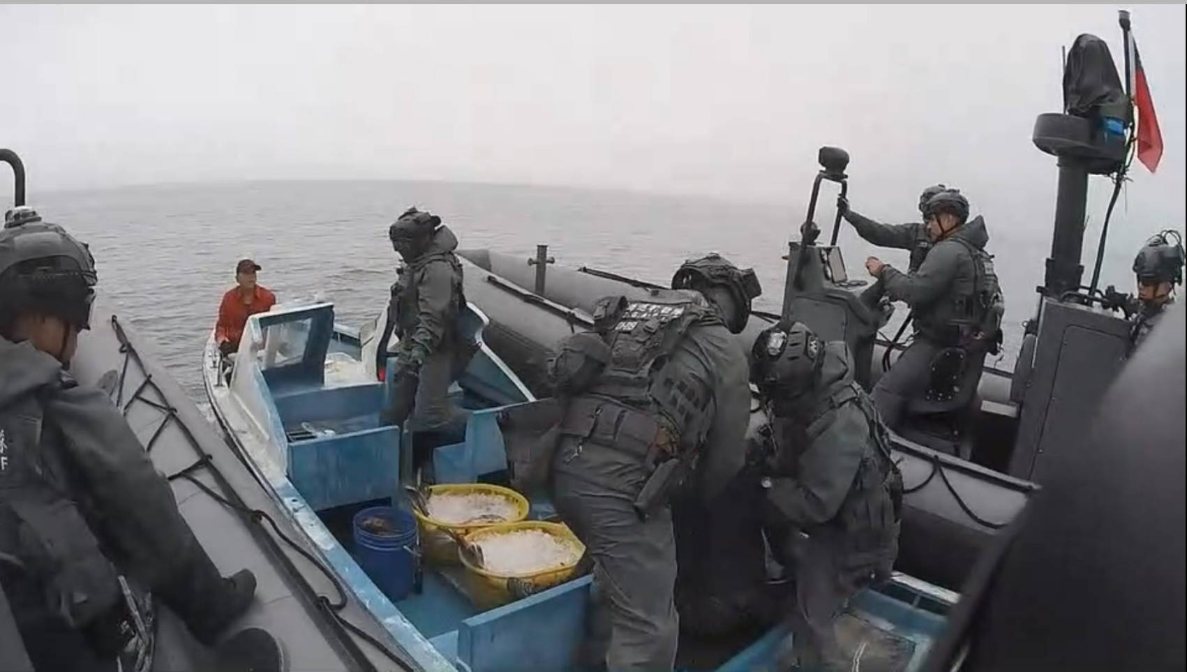 陸船舢舨越界載運漁獲馬祖海巡強勢攔檢阻止