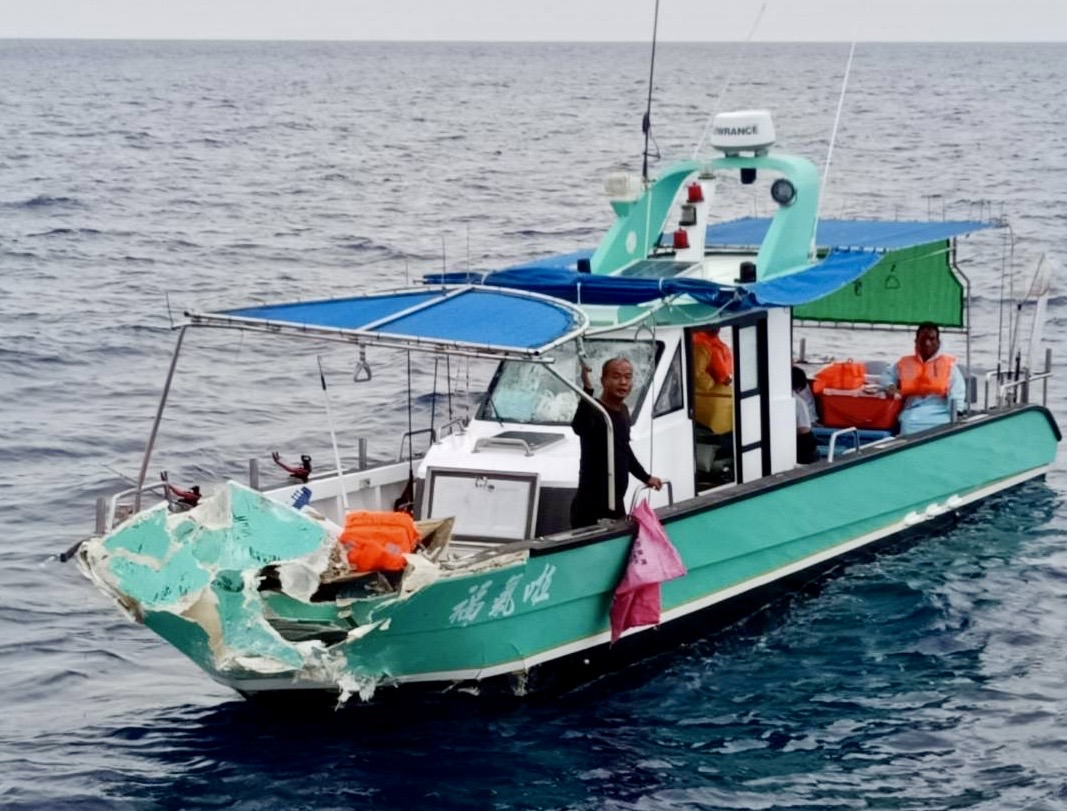 漁船擦撞人員受傷 臺南海巡及空勤總隊緊急後送就醫