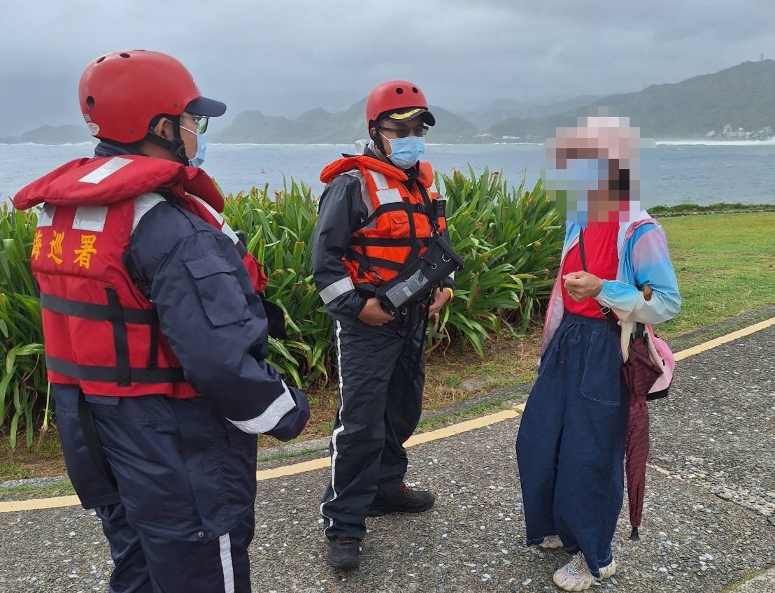 「卡努」颱風強襲 海巡勸離維民安