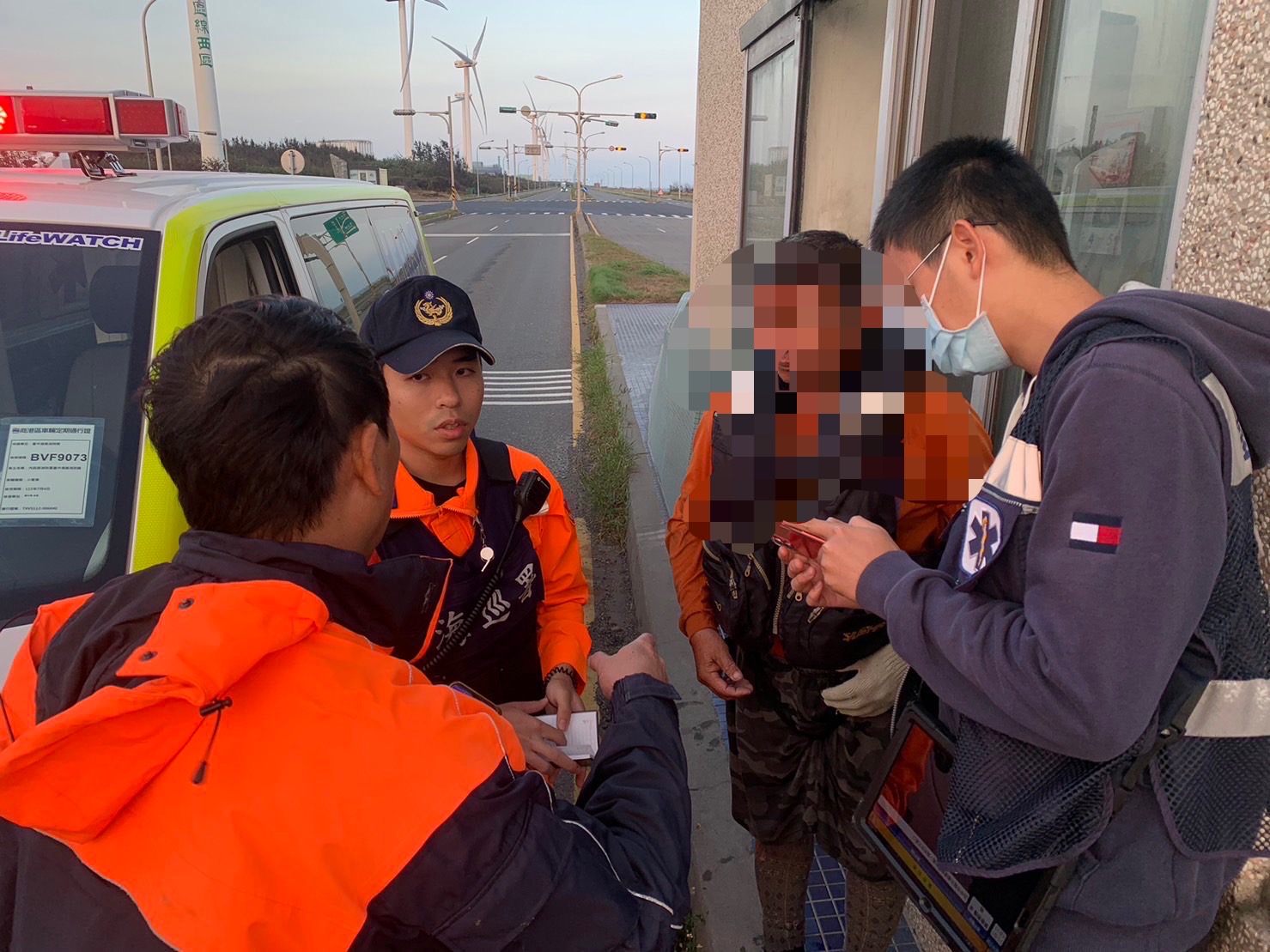 民眾摸黑捕撈險遇難 海巡警消協尋傳佳音