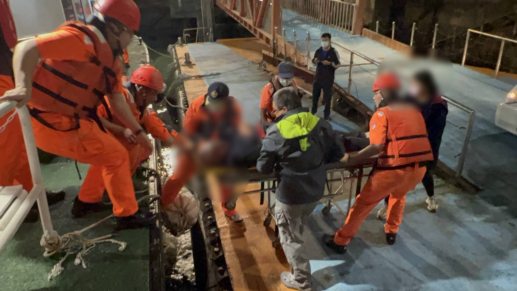 北竿鄉親車禍受傷 海巡獲報馳援後送