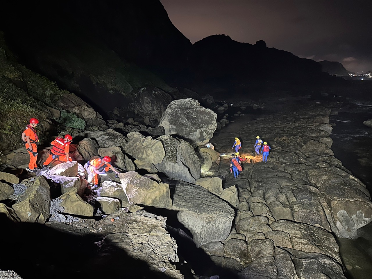 基隆望幽谷民眾潛水未歸 海巡消防即刻救援