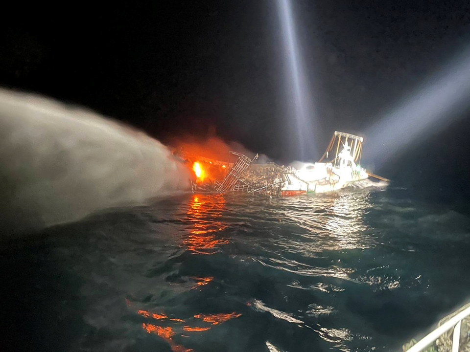 台籍漁船起火棄船　海巡救援無人傷亡