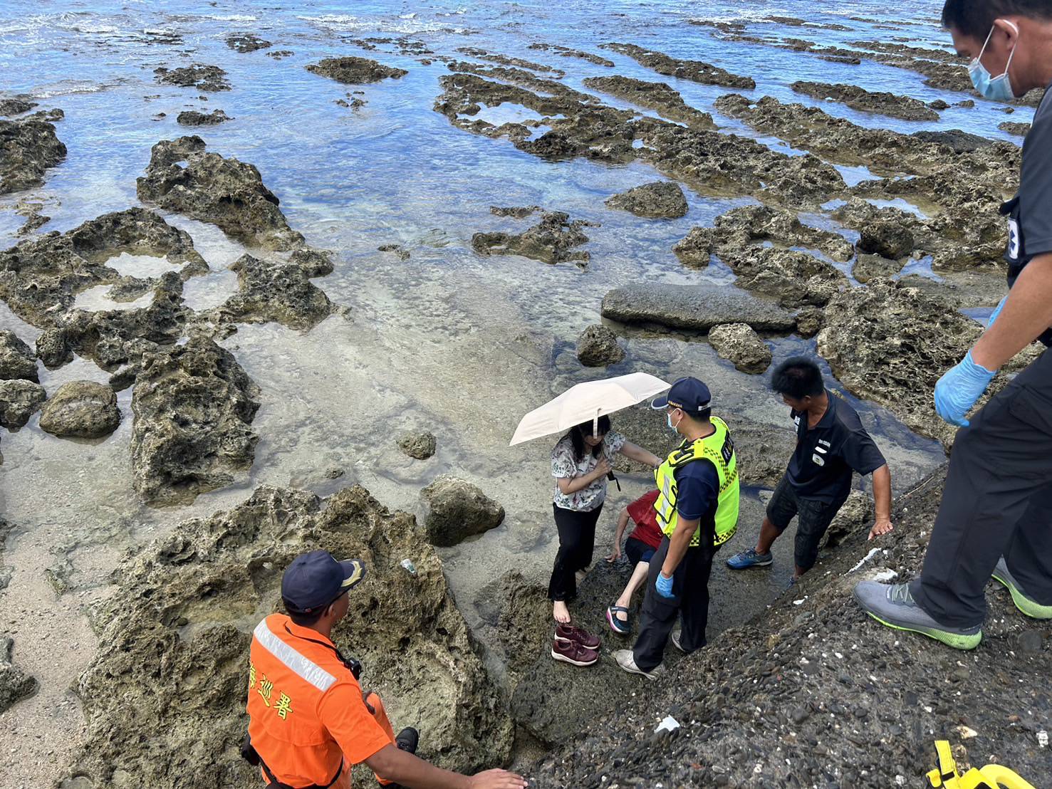 民眾小琉球不慎受傷，海巡消防救援送醫