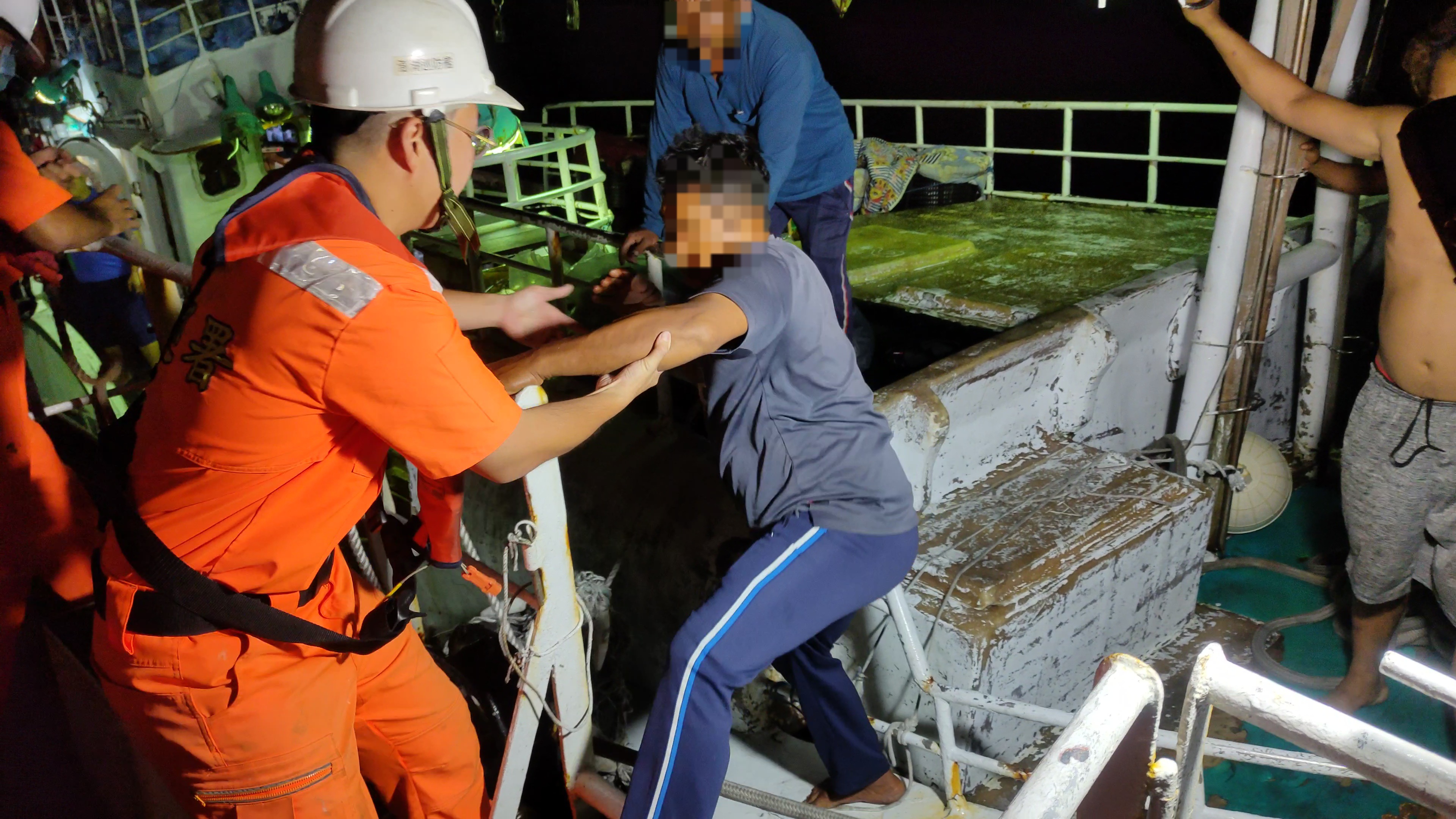 印尼漁工作業意外斷指 海空聯合後送就醫