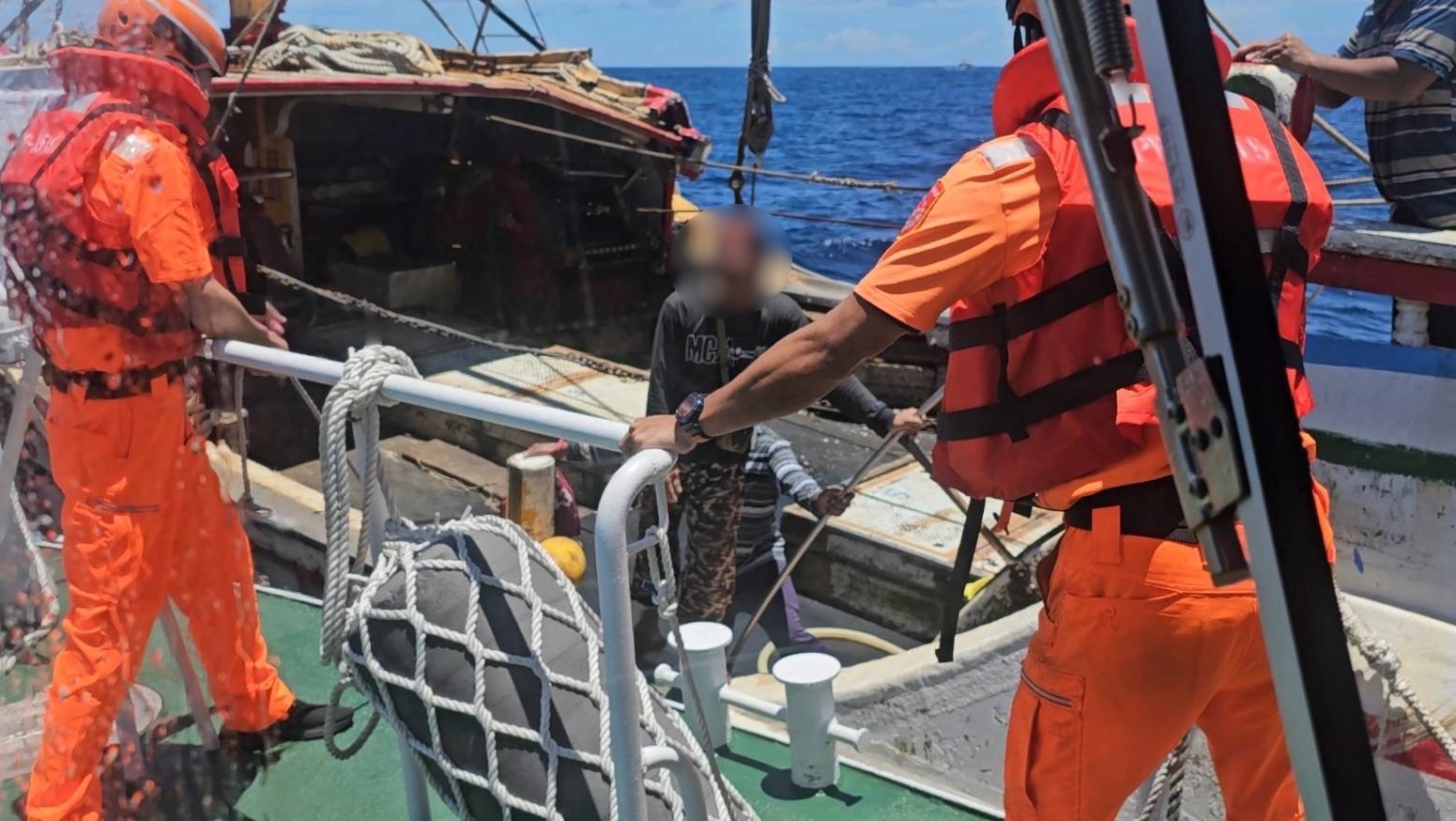 我漁船與陸漁船不慎擦撞 海巡後送漁工就醫