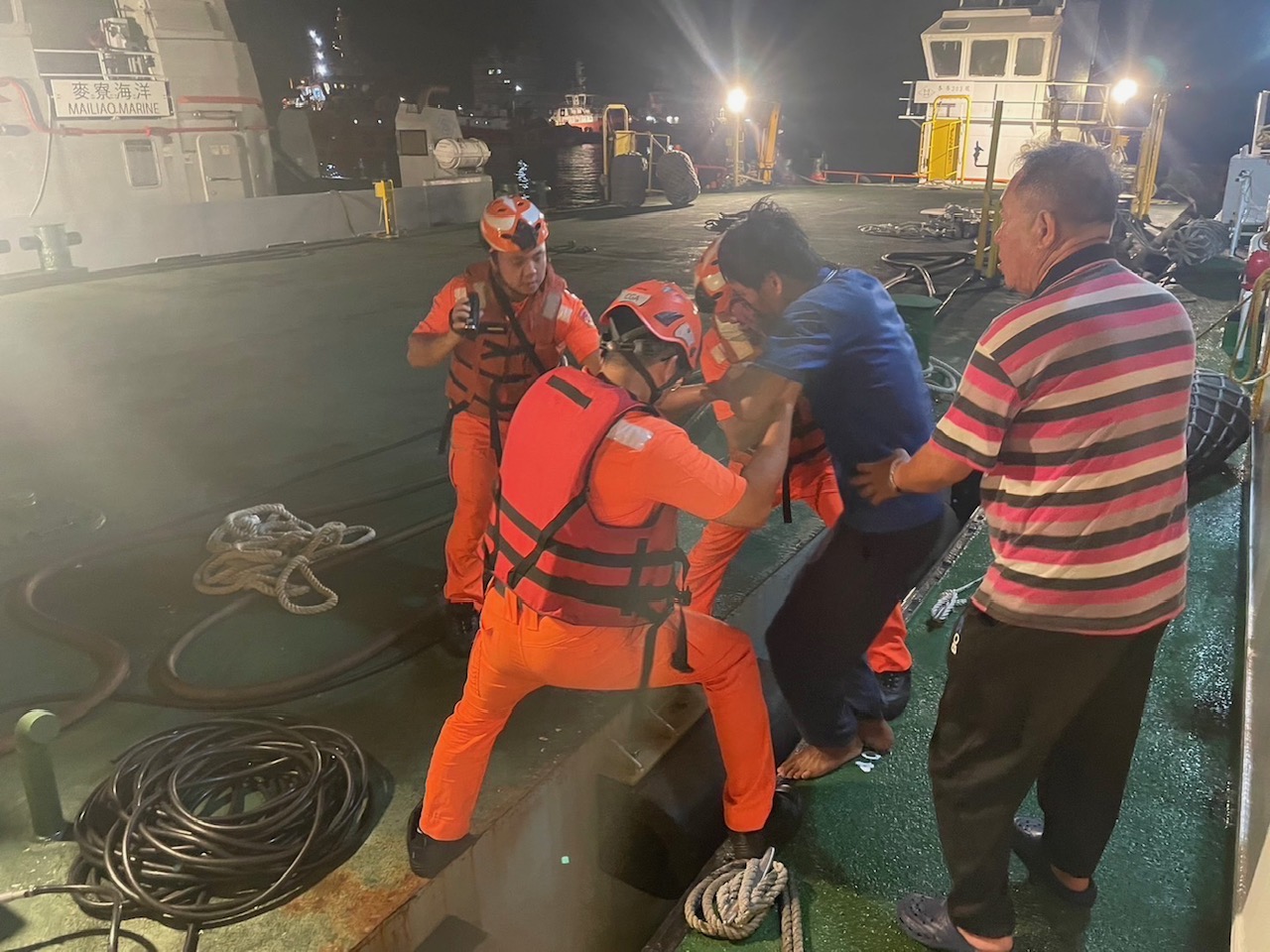 陸籍漁工作業鋼纜砸傷  海巡隊火速後送救援