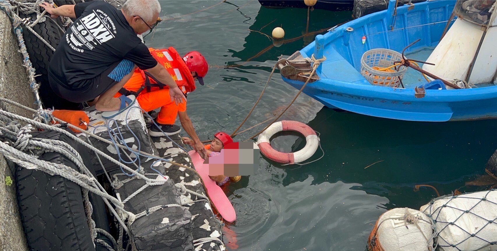 婦人不慎失足落水  海巡旋即救援成功