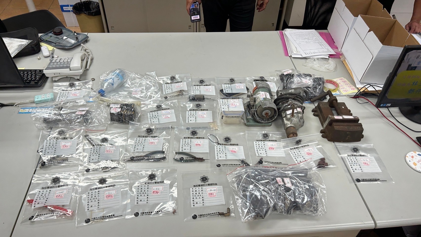 海巡警察聯合查緝 破獲國人改槍又販毒