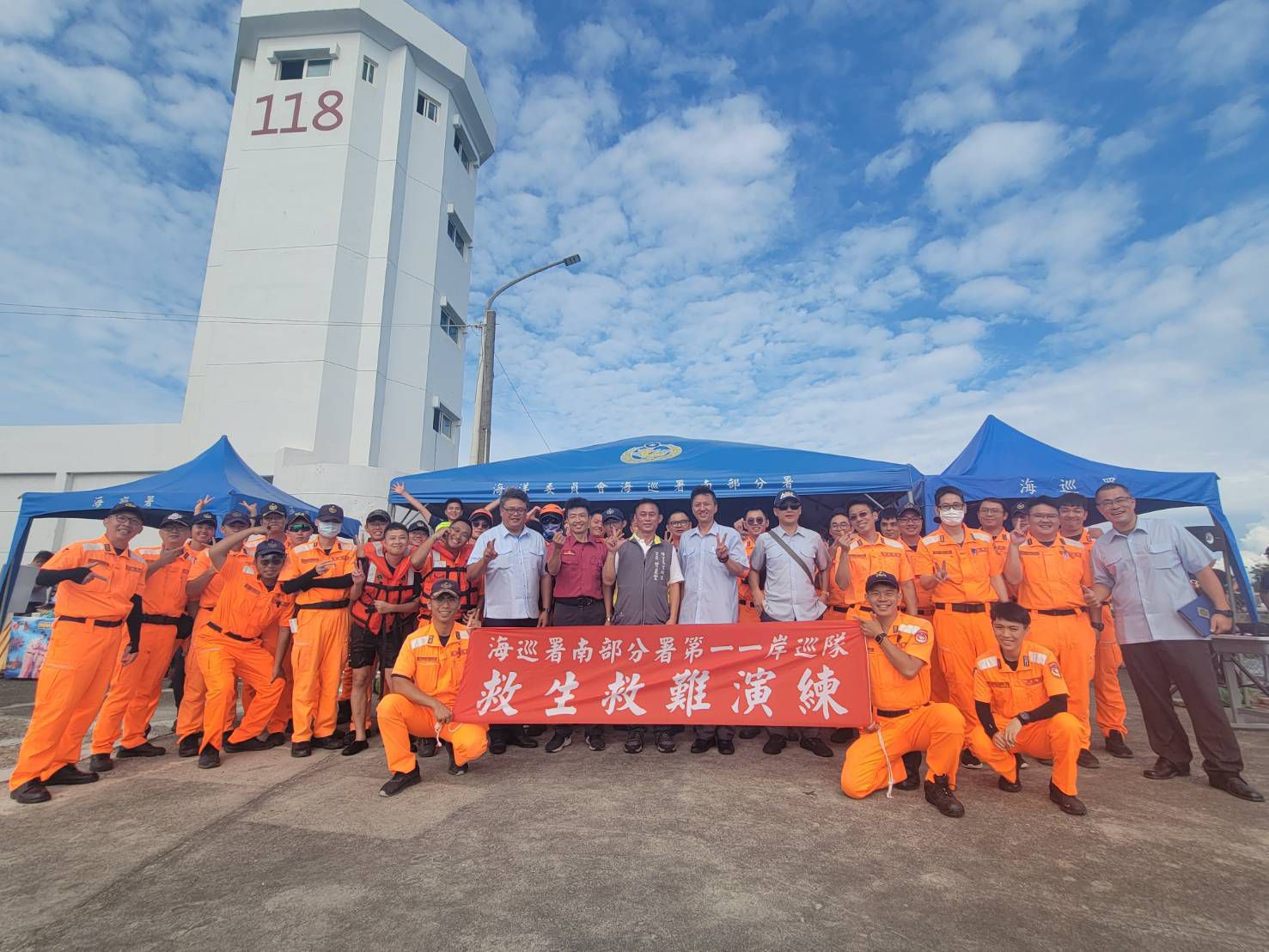 蚵子寮漁港海巡消防聯合救生救難演練 強化救生能量展現精實訓練成果