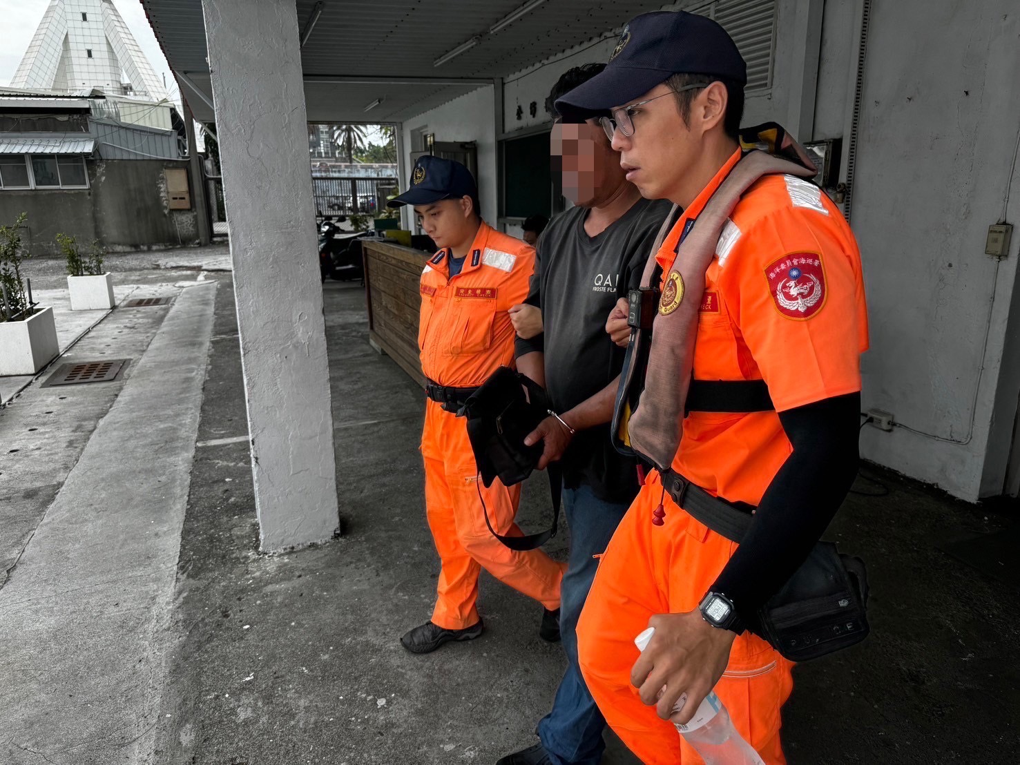 通緝犯欲搭船出海　海巡人員逮捕歸案