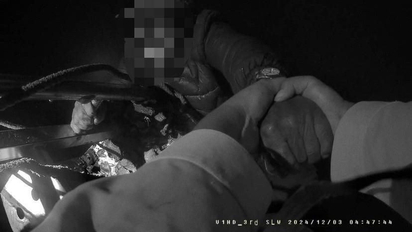 漁民跌落港區呼救  海巡即刻救援
