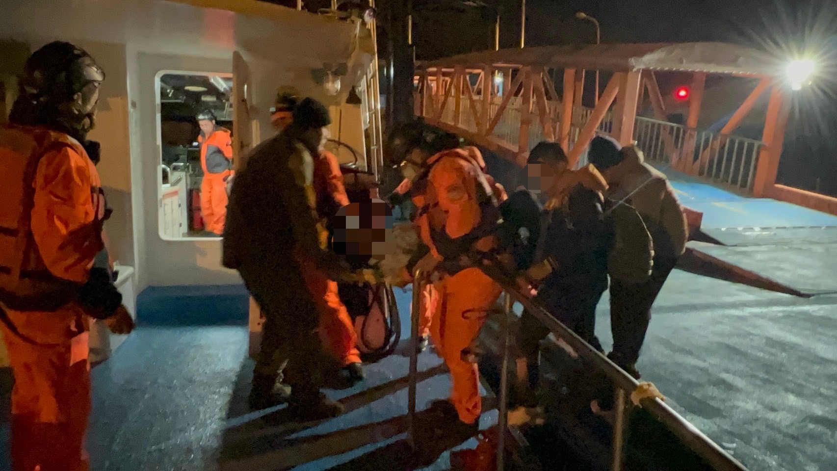 北竿鄉親腿部骨折 海巡晚間馳援後送