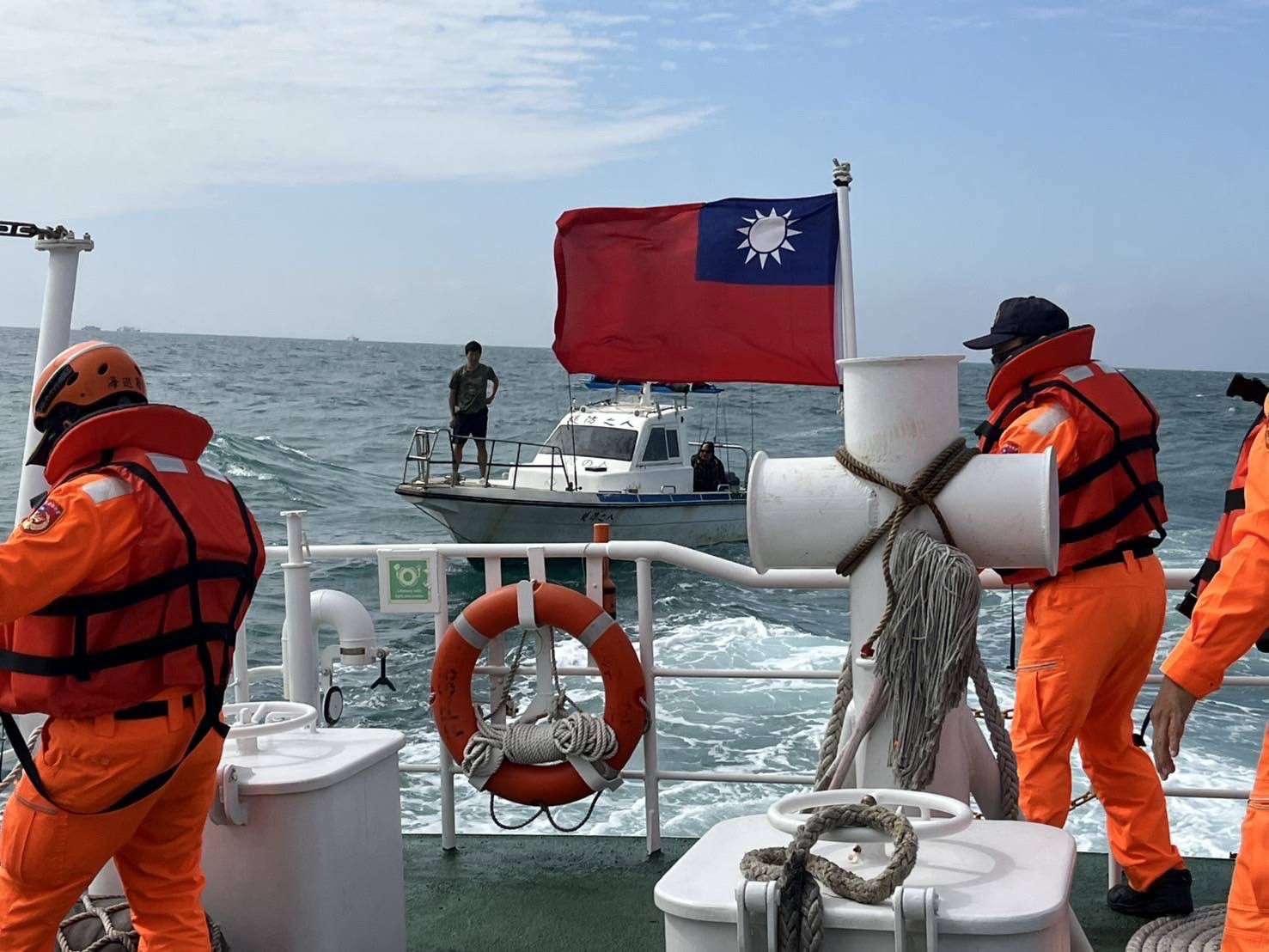 自用小船機械故障失去動力  臺南海巡馳赴救援