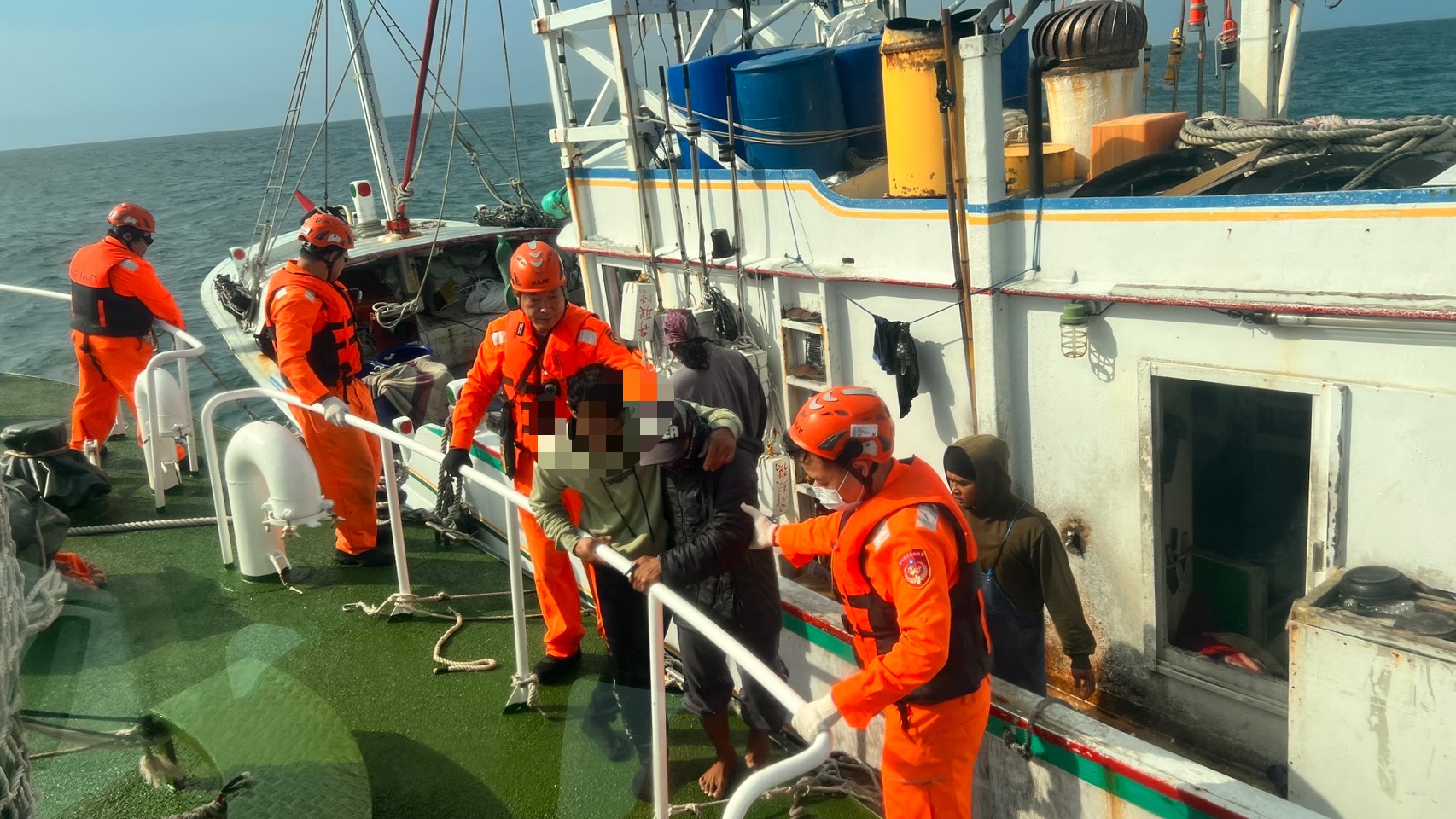 印籍漁工作業不慎落海嗆傷 澎湖海巡馳援後送就醫