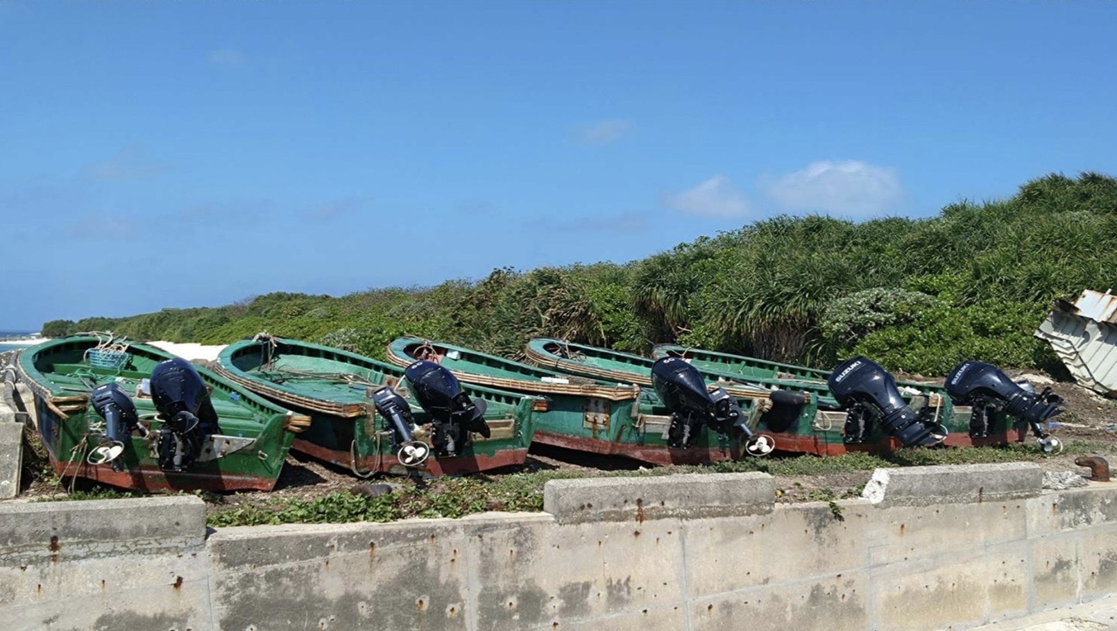 CGA Intruding Chinese Fishing Vessels in Dong Sha waters