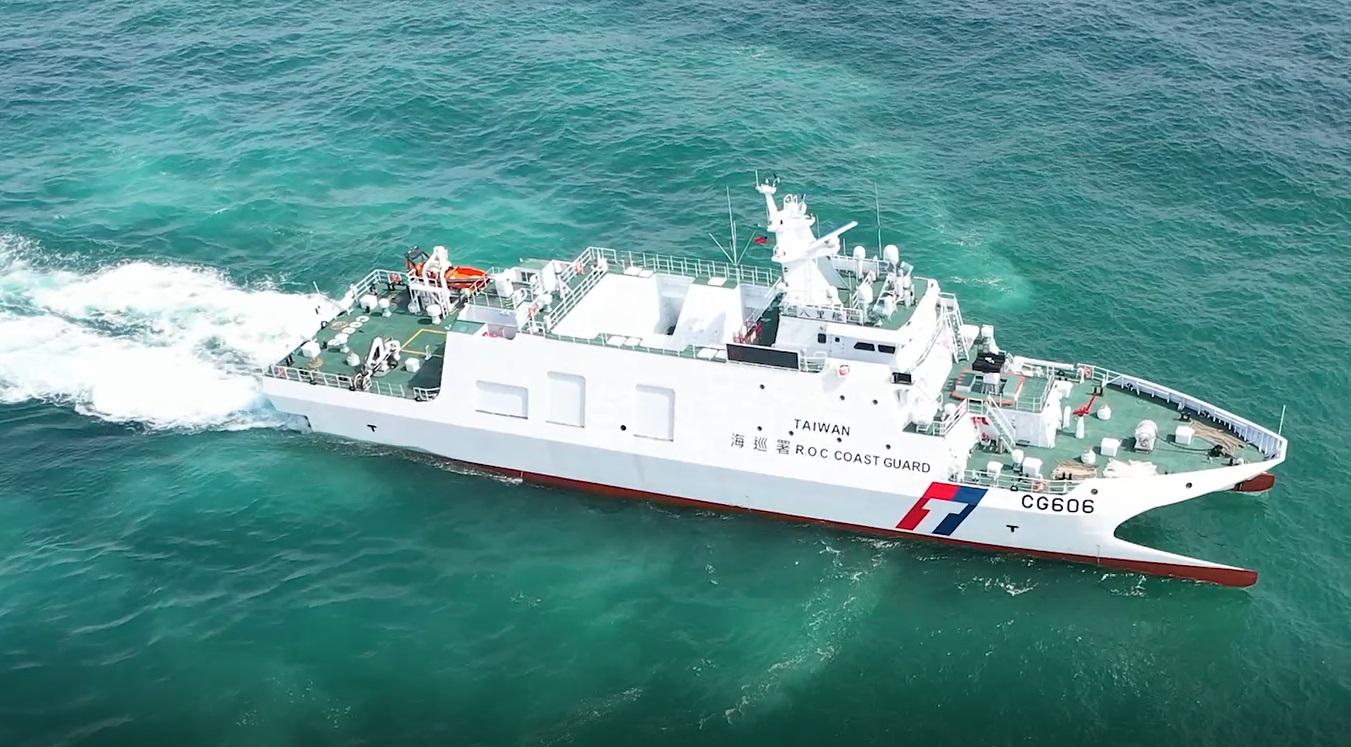 台籍漁船機艙起火　海巡八里艦疾馳救援